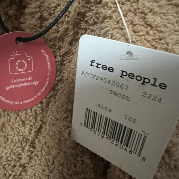 NWT FREE PEOPLE ANTHROPOLOGIE TAUPE HAT &‎ SCARFT SET - Picture 6 of 8